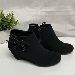 ANDIAMO Black Ankle Booties